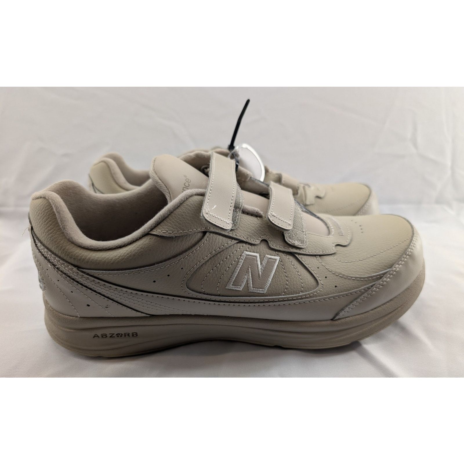 New Balance New Balance Unisex WW577VW Hook & Loop Shoe M11.5/W13 2E Size US 11 / EU 44 - 2 Thumbnail