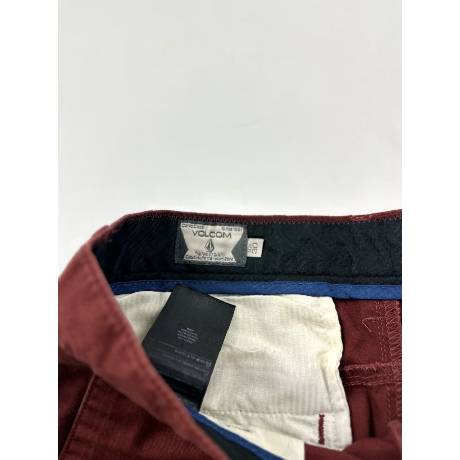 Volcom Volcom Shorts Mens Size 30 Red Monty Flat Front Casual Volunteer? Size US 30 / EU 46 - 3 Thumbnail