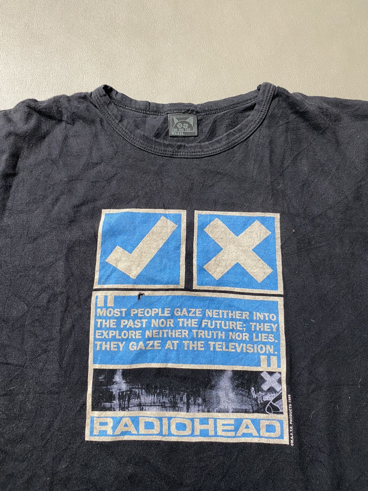 Band Tees × Vintage Vintage 90s Radiohead Ok Computer Tshirt Size US M / EU 48-50 / 2 - 3 Thumbnail