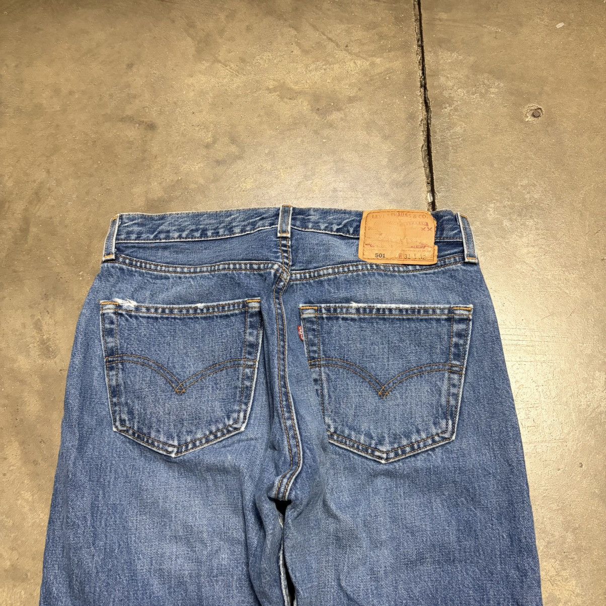 Levi's Vintage Levis 501 Straight Fit Jeans Button Fly Fade 90s USA Size US 33 - 7 Thumbnail