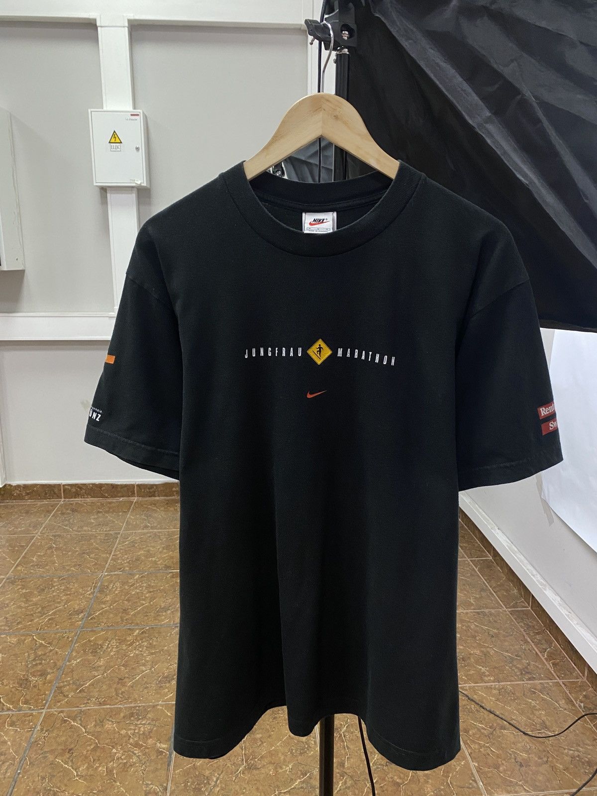 Nike 🇨🇭Vintage 1998 Nike Jungfrau Marathon T-shirt Rare Retro Hype Size US M / EU 48-50 / 2 - 2 Thumbnail