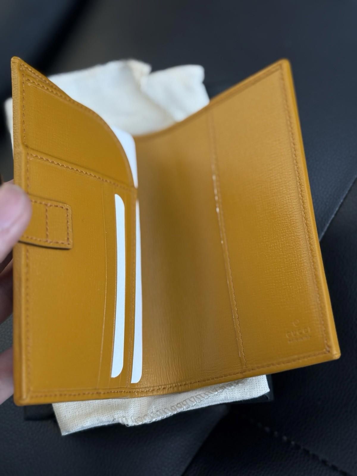 Gucci Authentic GUCCI GG Supreme Orchre Leather Passport Holder Size ONE SIZE - 8 Thumbnail