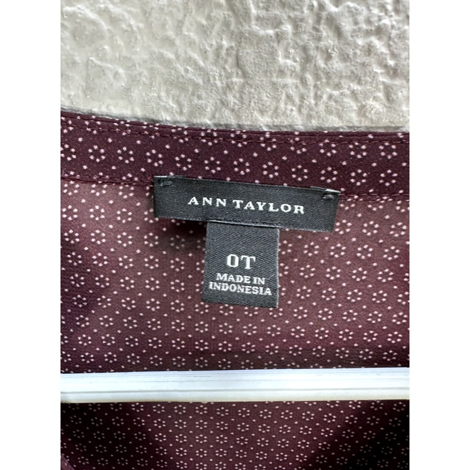 Ann Taylor Ann Taylor Burgundy Polka Dot Sheer Shirt Long Sleeve Lightweight V-Neck Sz 0T Shirt Women Blouse Polo-dot N/A Size XS / US 0-2 / IT 36-38 - 2 Thumbnail
