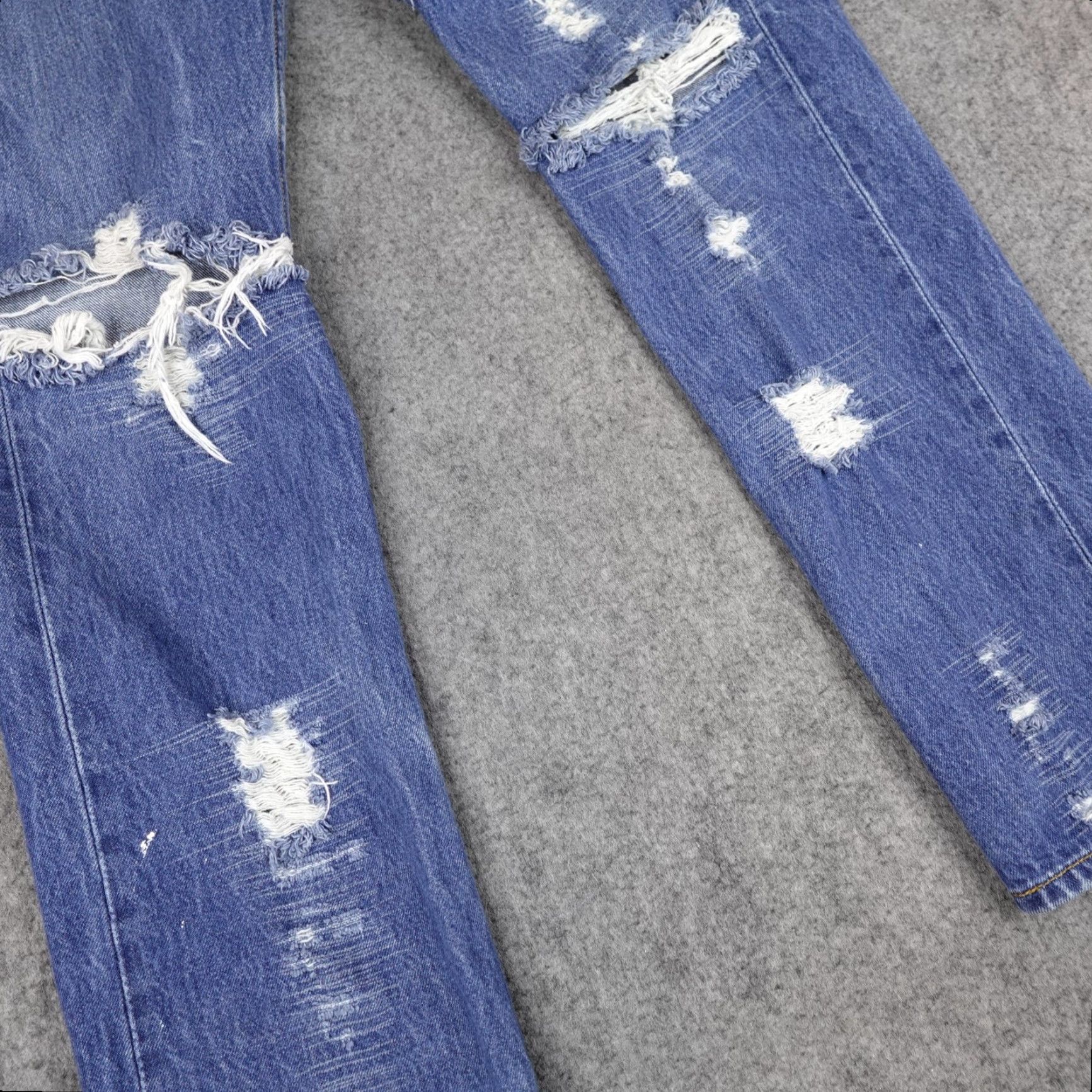 VINTAGE Levi's 501 Jeans Mens 31x32 Blue Distressed Button Fly Denim Pants Y2K