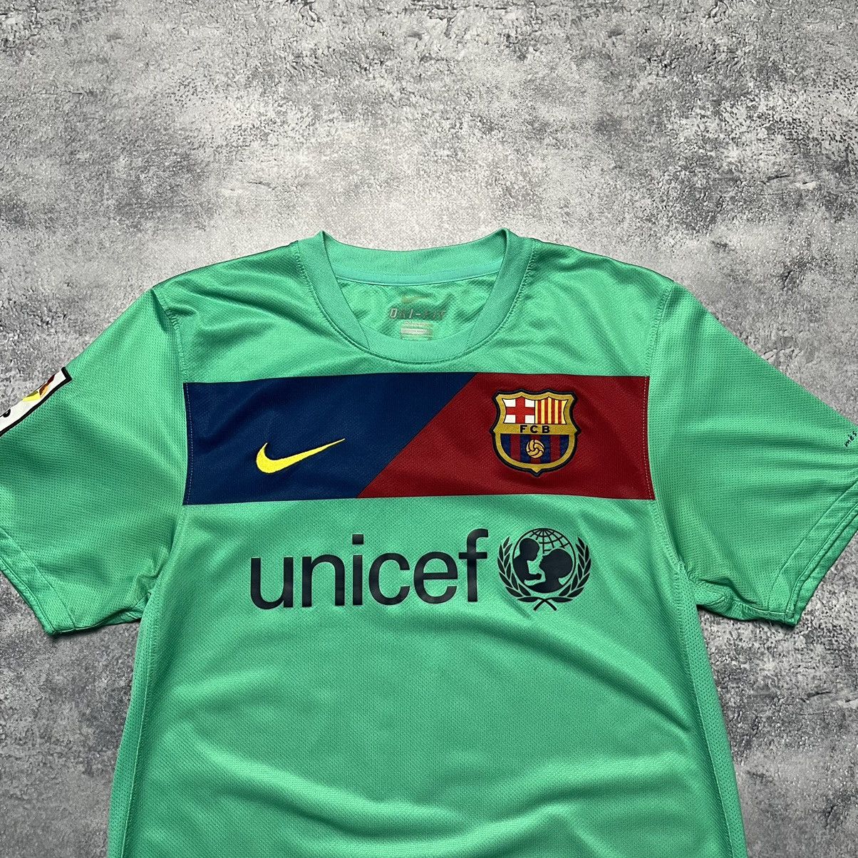 Nike Vintage Nike Messi Barcelona 2010/11 Away Soccer Jersey Size US S / EU 44-46 / 1 - 2 Thumbnail