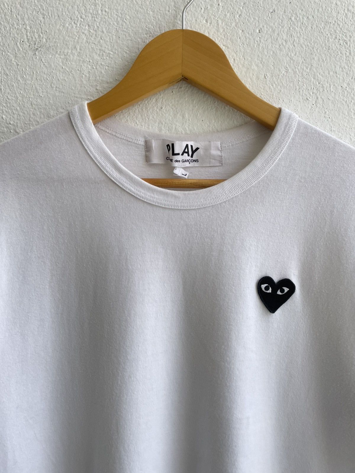 Comme des Garcons Play Comme Des Garcons Embroidered Black Heart Logo Shirts Size US L / EU 52-54 / 3 - 5 Thumbnail