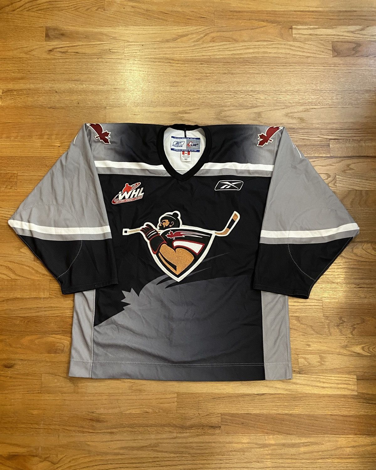 Reebok Vancouver Giants authentic alternate hockey jersey Size US L / EU 52-54 / 3 - 2 Thumbnail