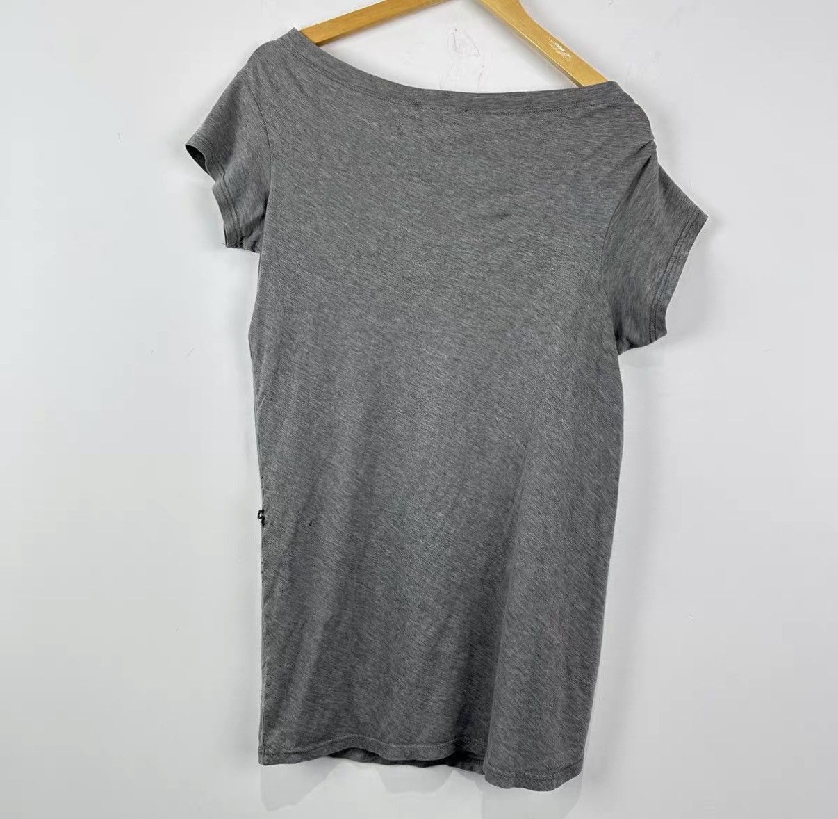 Louis Vuitton Louis Vuitton Logo Print One-Shoulder Short Sleeve J42 Size S / US 4 / IT 40 - 2 Thumbnail