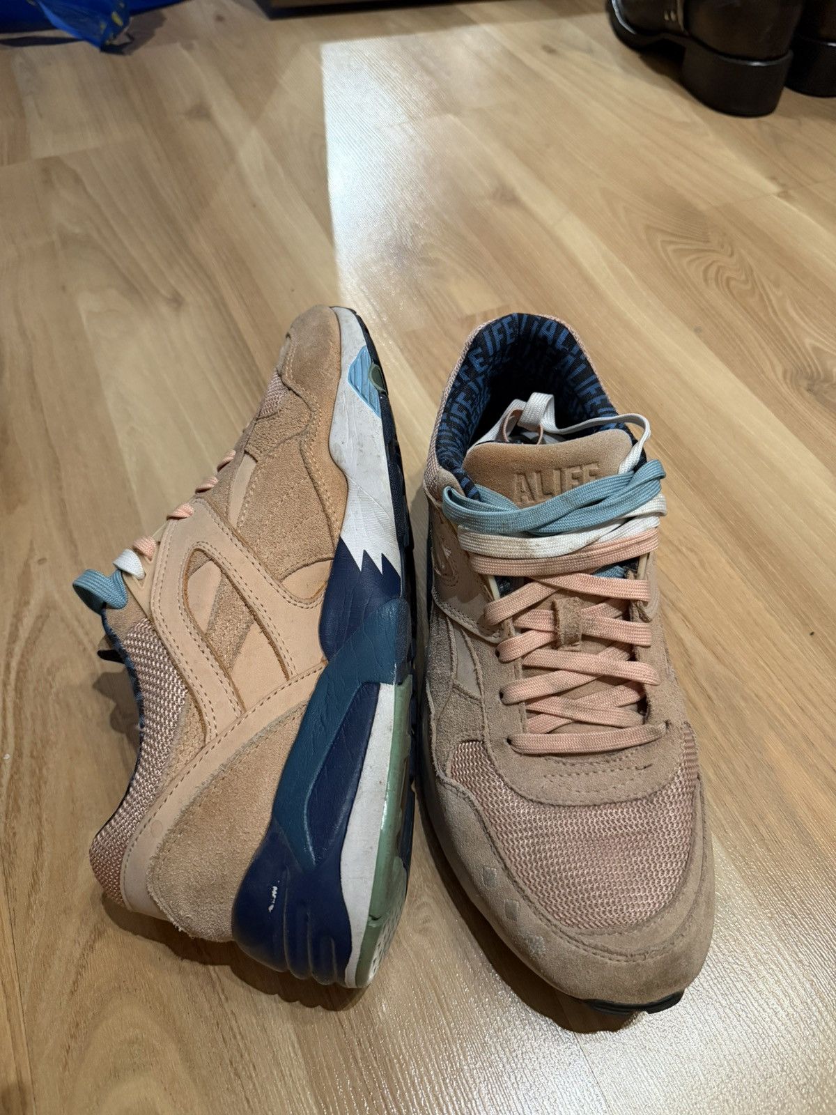 Alife × Puma Puma x ALIFE R698 Peach Suede Sneakers Size US 10 / EU 43 - 2 Thumbnail