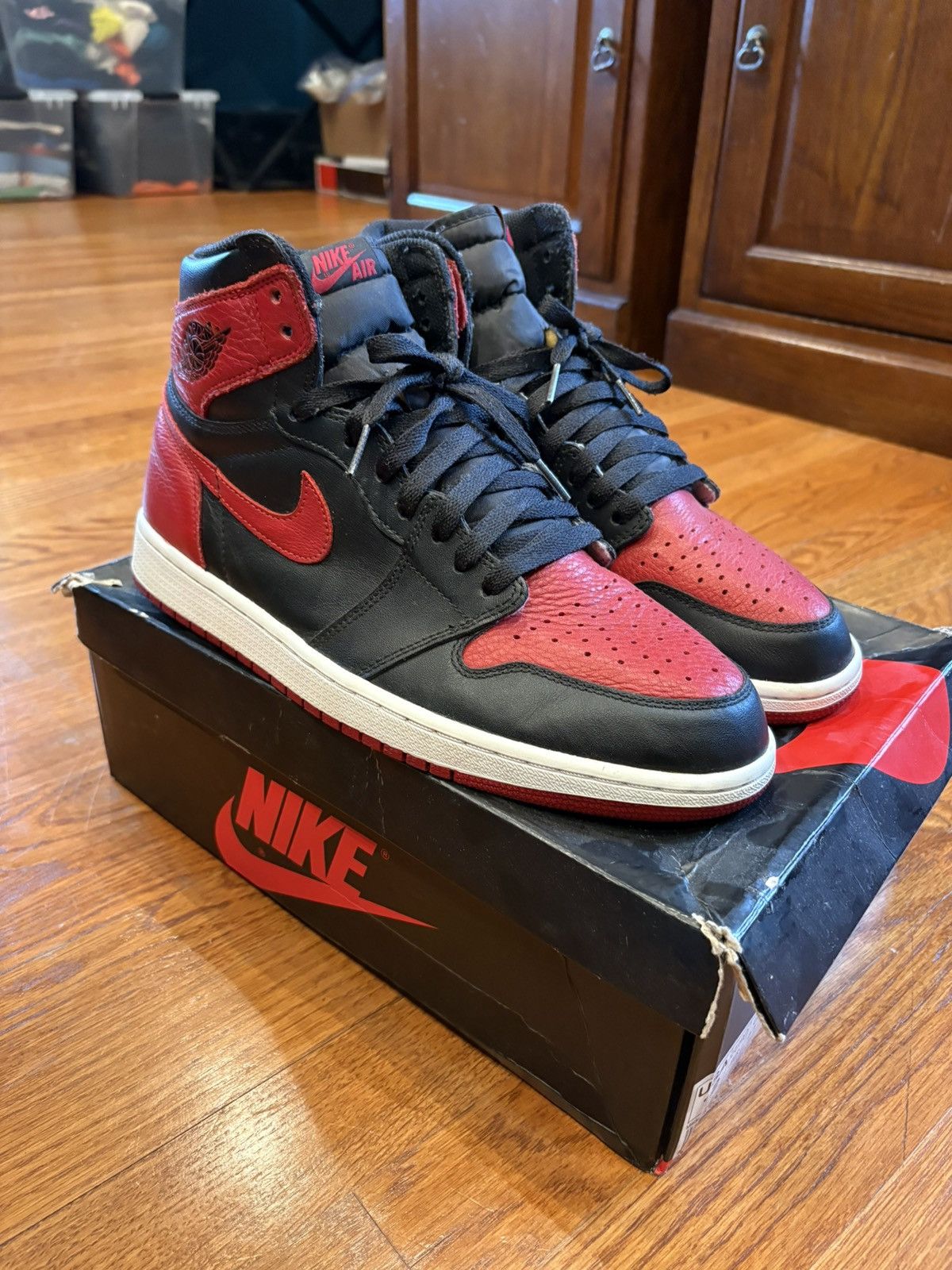 Nike Jordan 1 Banned/Bred 2016 Size US 12 / EU 45 - 3 Thumbnail