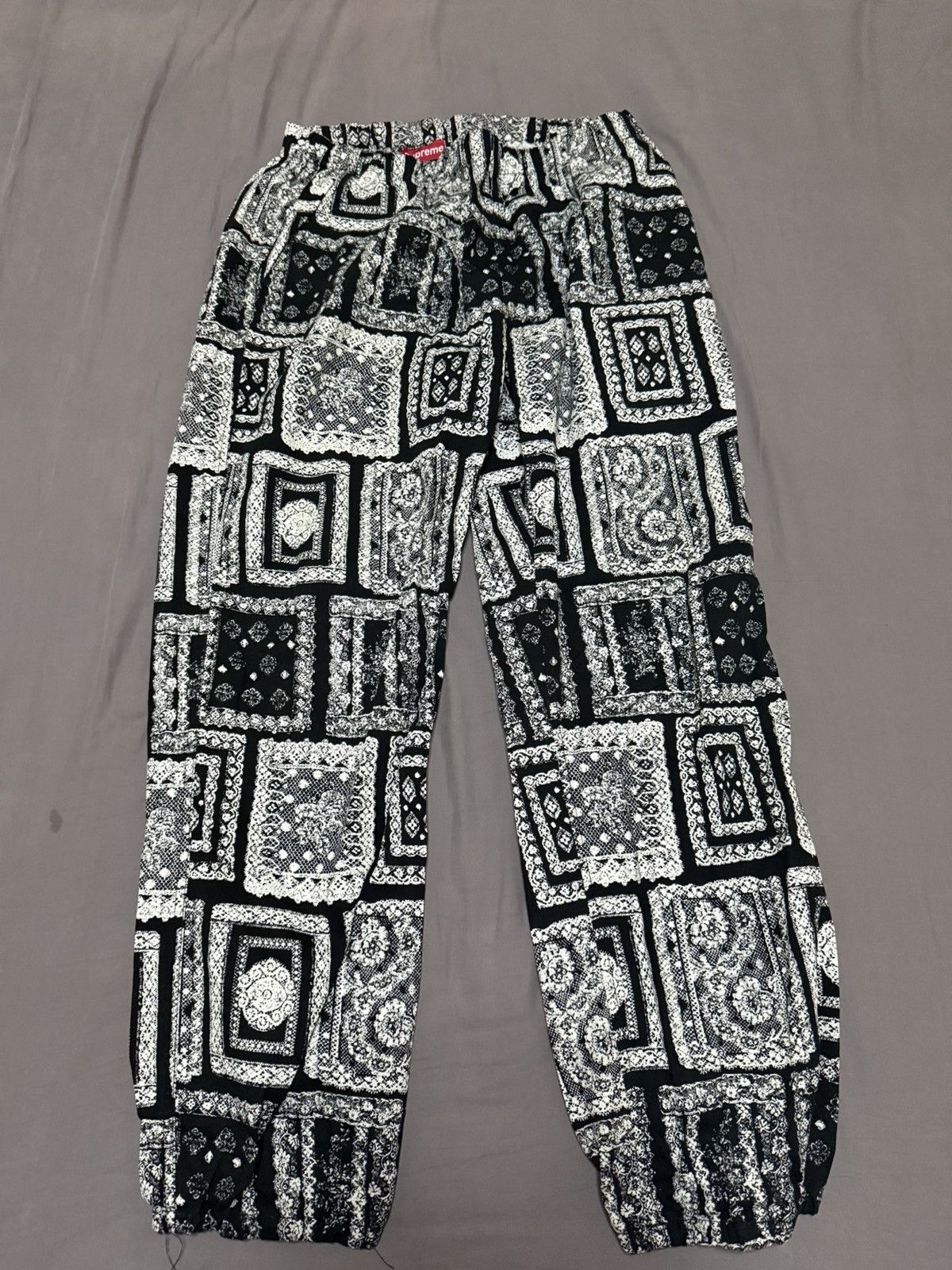 Supreme Supreme black bandana paisley pant size xl Size US 36 / EU 52 - 2 Thumbnail