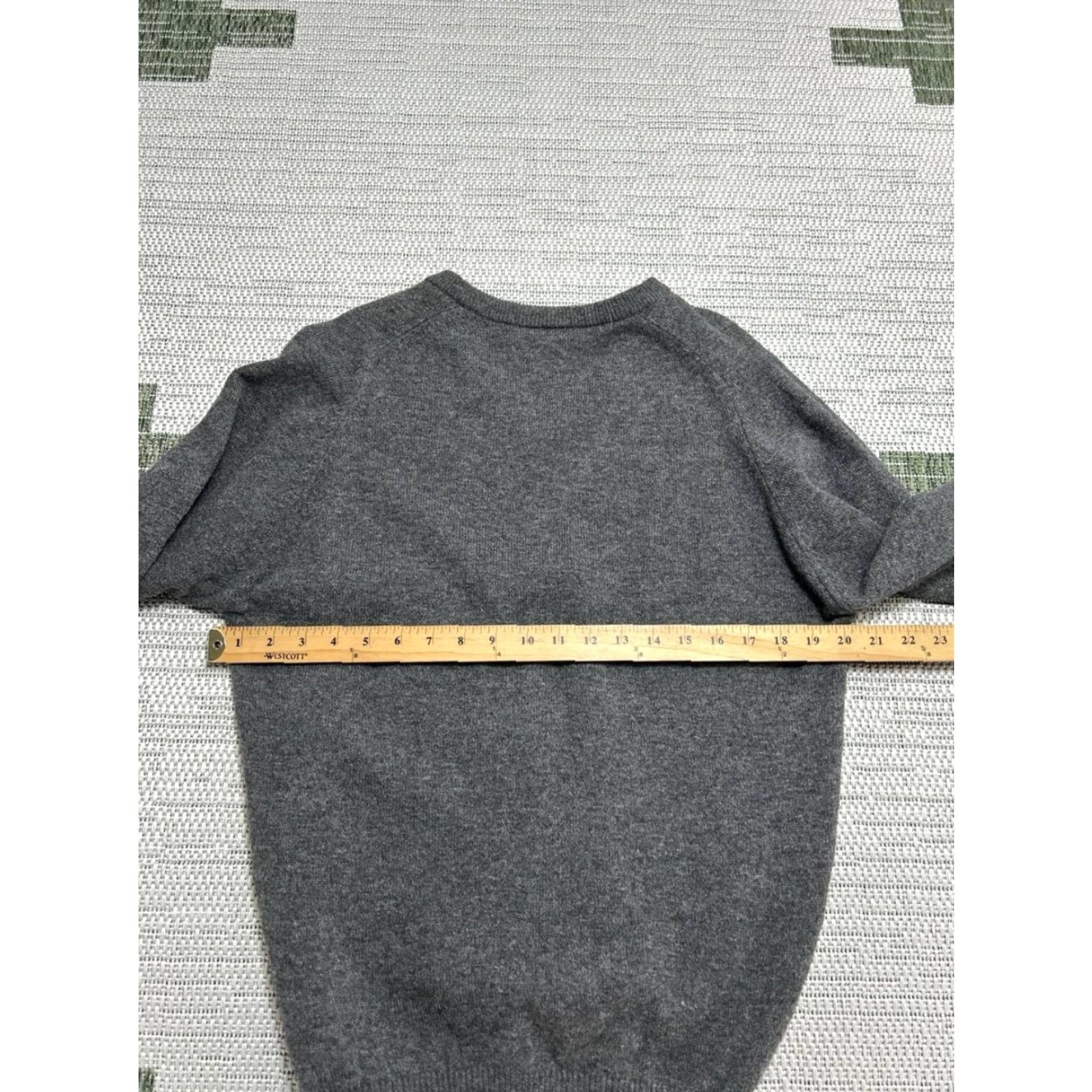 Vintage Glenmuir Golf Sweater Mens 38 Gray Wool Knit Pullover V-Neck Ribbed Trim Casual Outdoor 90s? Size US M / EU 48-50 / 2 - 6 Thumbnail