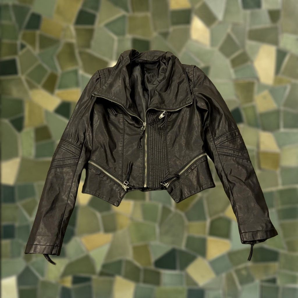 Lulus VINTAGE? No. Lulus Jacket Womens XS Black Faux Leather Moto Biker Zip Pockets Lined Asym Hem Size XS / US 0-2 / IT 36-38 - 1 Thumbnail