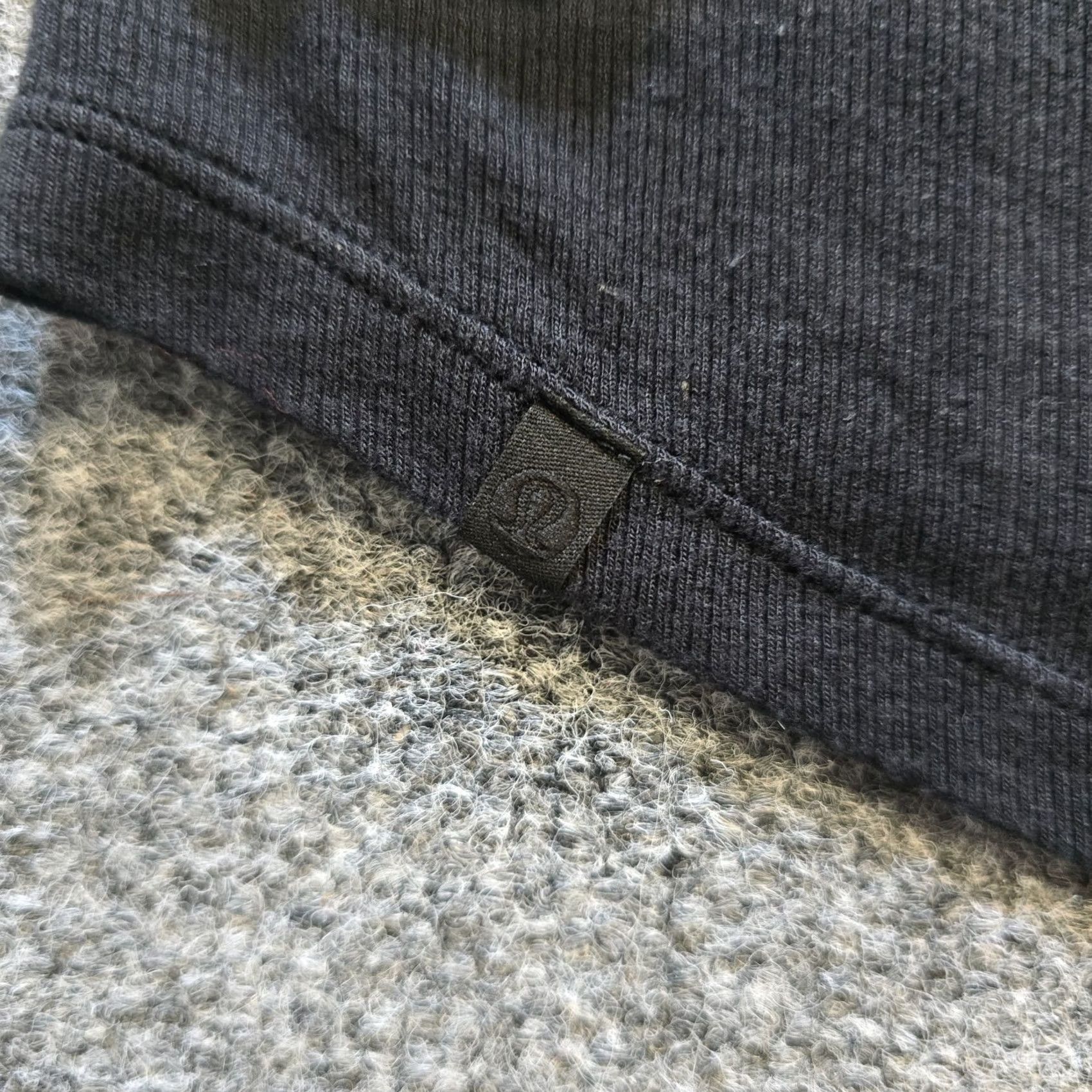 Lululemon Lululemon Top Womens Size 6 Black Hold Tight Henley Ribbed Long Sleeve Casual Shirt Mens? Women? Size M / US 6-8 / IT 42-44 - 7 Thumbnail