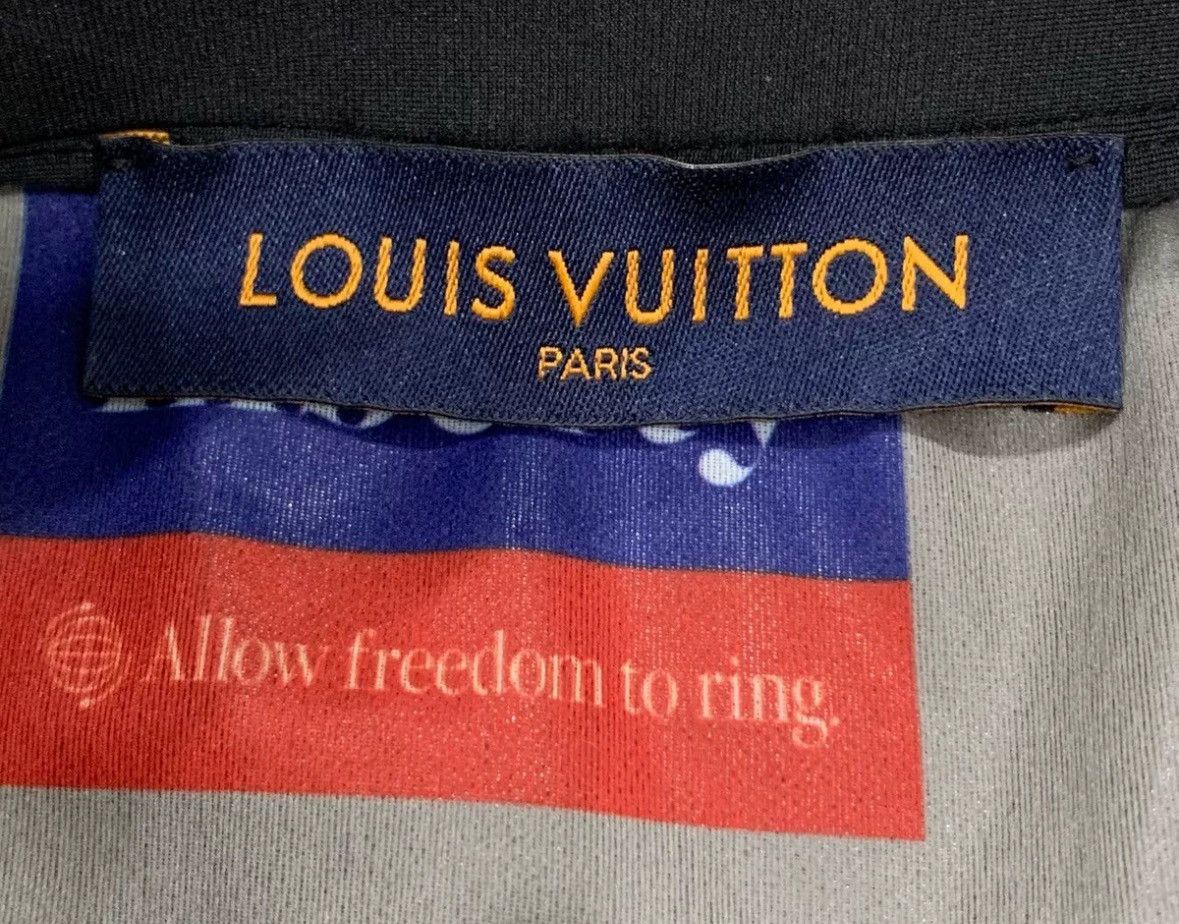 Louis Vuitton Louis Vuitton LV logo Earth black short sleeved T-shirt Size US L / EU 52-54 / 3 - 6 Thumbnail