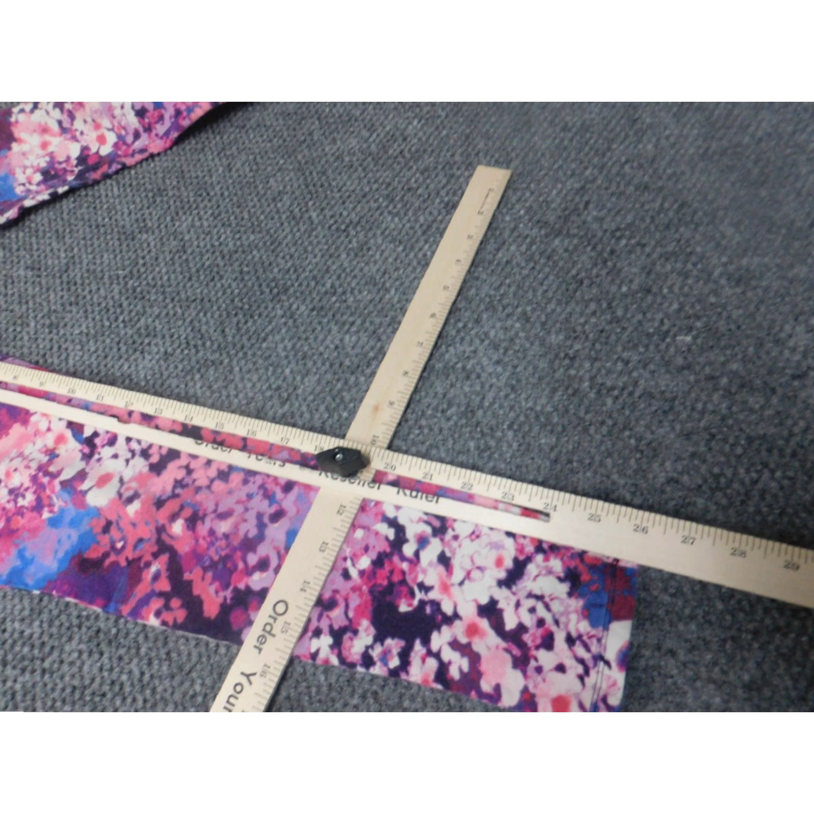 Express Express Womens Leggings Small Pink Pull On Camouflage Active Stretch Jegging Straight Inseam 24 in Size 28" / US 6 / IT 42 - 7 Thumbnail