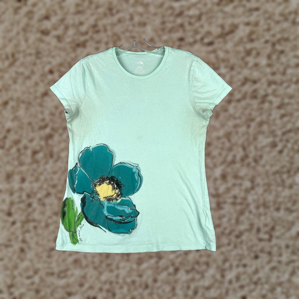 The North Face VINTAGE The North Face Women's T-Shirt Crew Neck Casual Cotton Blue 90s Outdoor Size M / US 6-8 / IT 42-44 - 1 Thumbnail