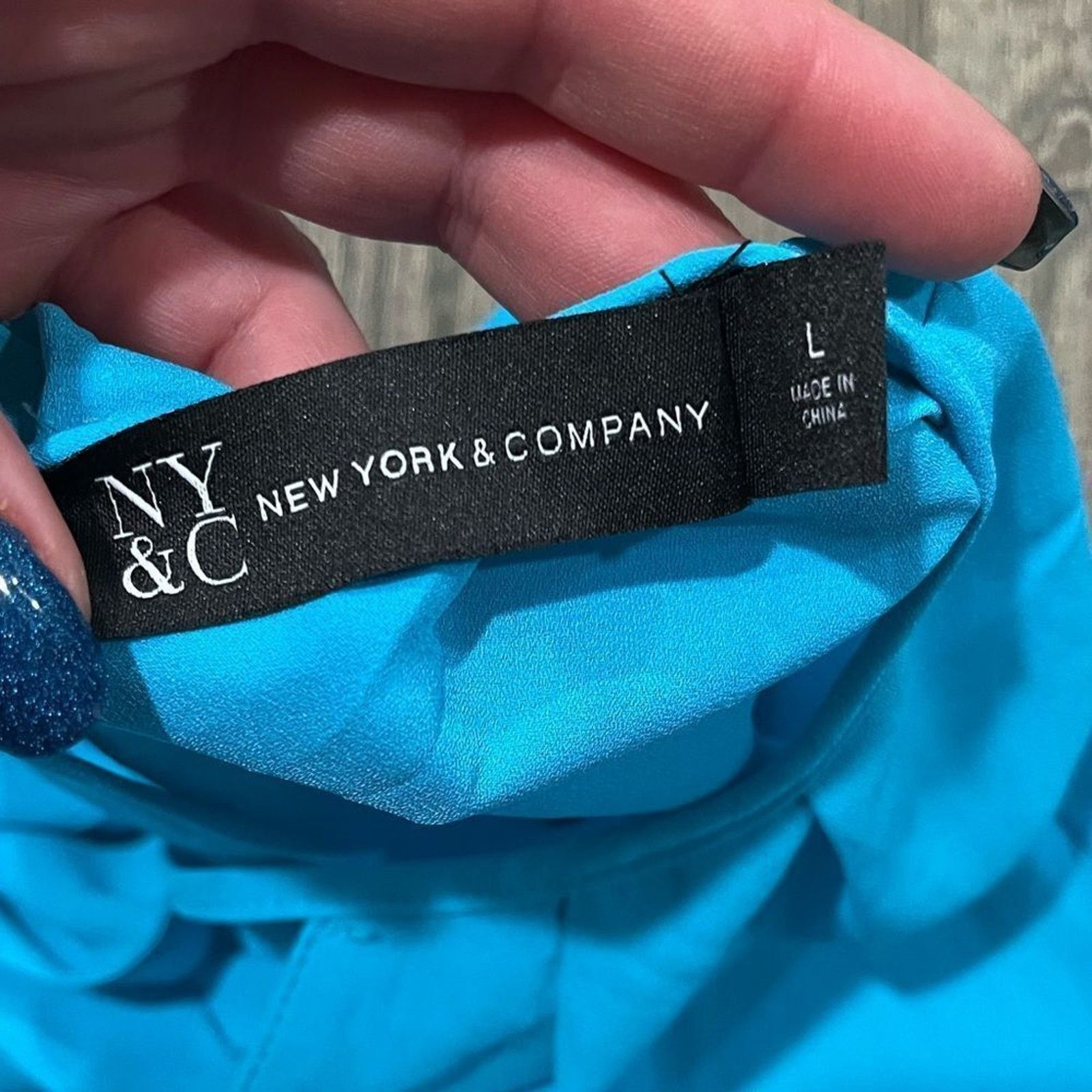 Vintage New York & Company Blouse Keyhole Neck Flutter Cap Sleeves L Size L / US 10 / IT 46 - 2 Thumbnail