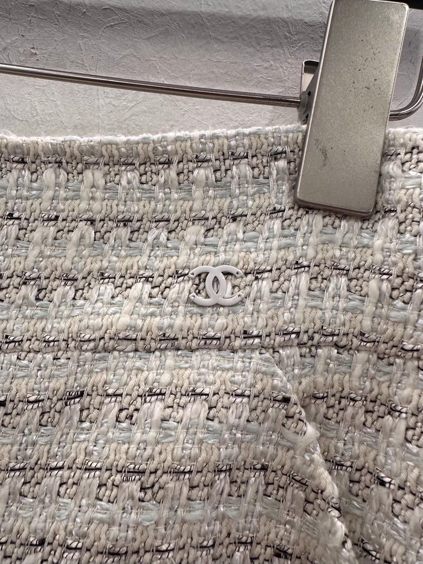 Chanel Chanel Women's ivory C logo skirt 36 Size 26" / US 2 / IT 38 - 3 Thumbnail