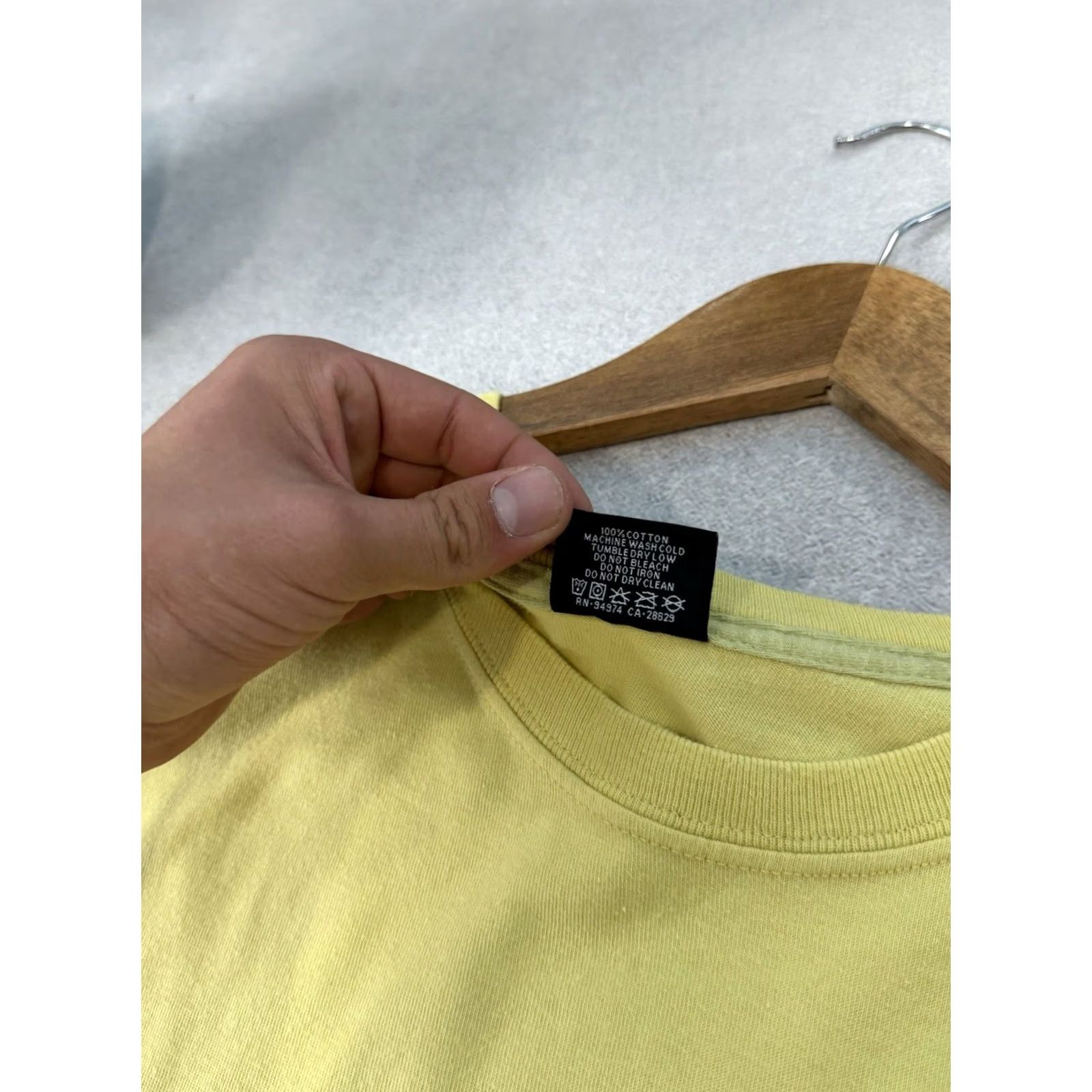 Logo 7 VINTAGE Stussy T-Shirt Men XL Yellow Logo 90s Hip Hop Streetwear Y2K Size US XL / EU 56 / 4 - 6 Thumbnail