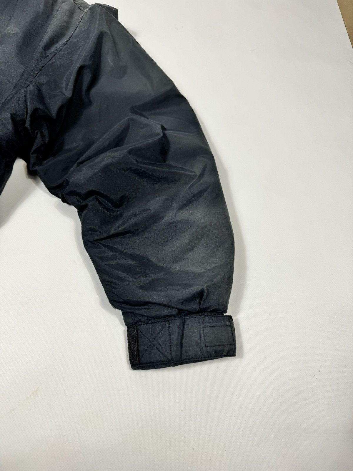 Nike ACG Vintage Nike ACG Distressed Down Jacket Size US L / EU 52-54 / 3 - 13 Thumbnail