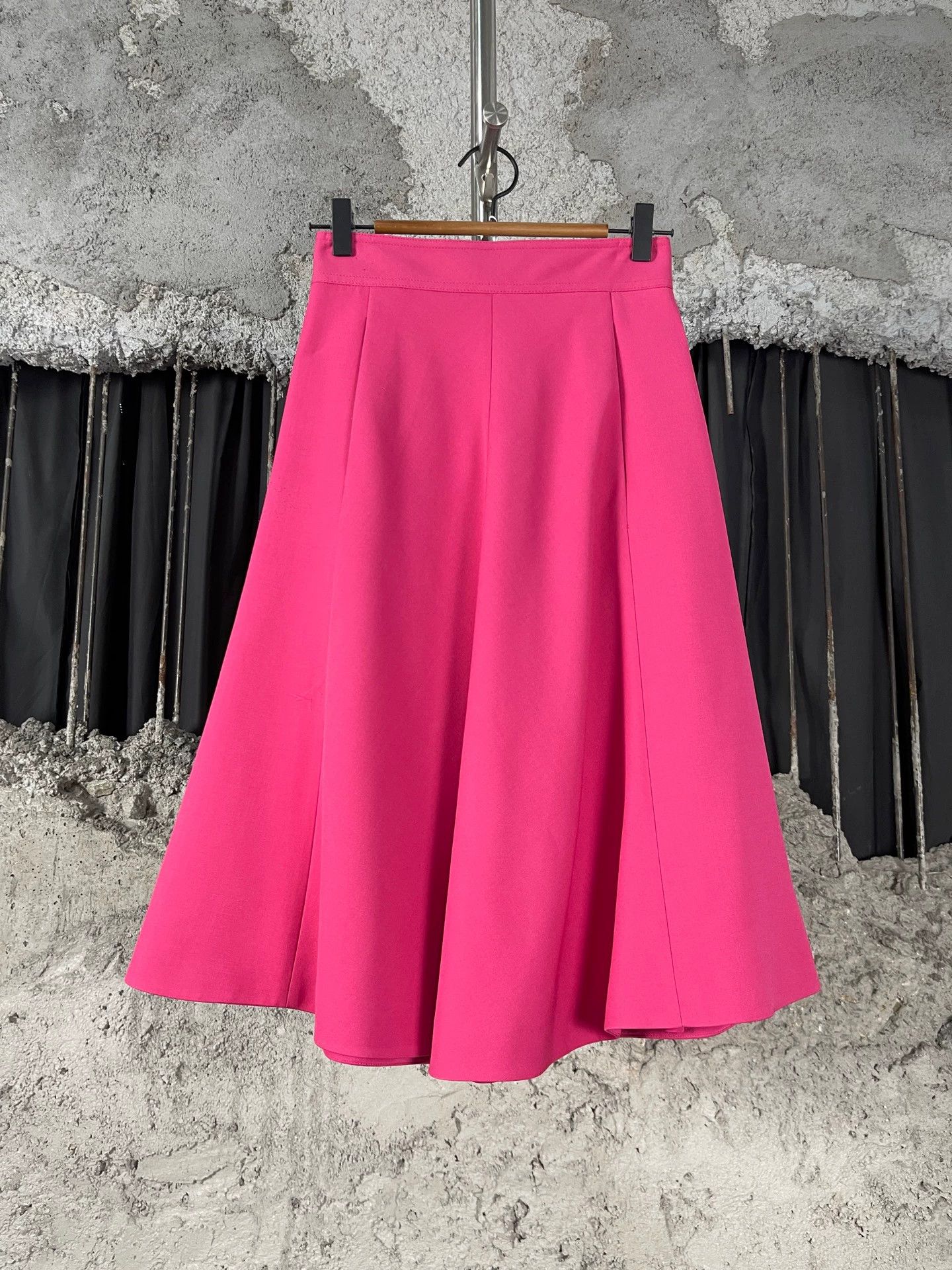 Gucci Gucci Women's New Skirt Size 36 Size 25" / US 0 / IT 36 - 1 Thumbnail