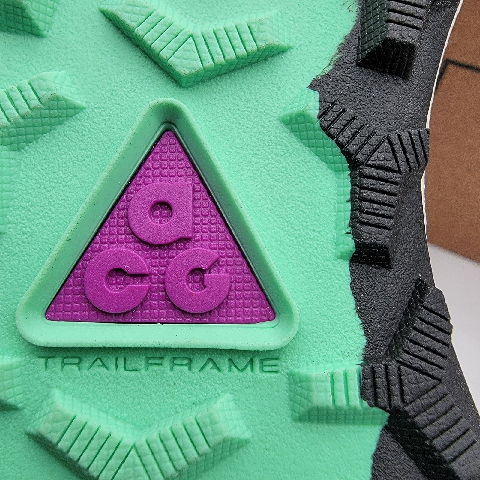 Nike Nike ACG Lowcate Smoke Grey Vivid Purple - Size 5.5 (125) Size US 5.5 / IT 35.5 - 6 Thumbnail