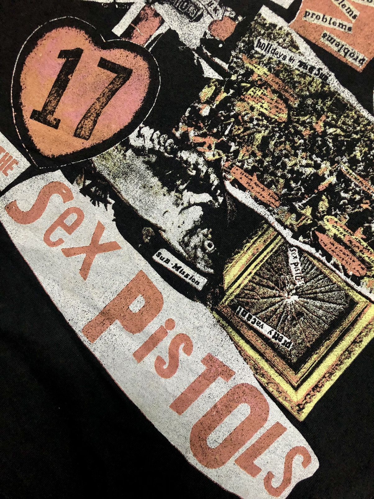 Band Tees Sex Pistols x Uniqlo Full Print Size US S / EU 44-46 / 1 - 10 Thumbnail