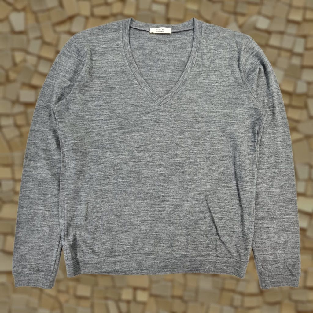 Vintage Wolfen Germany Womens Jumper Wool Grey XL V-Neck Pullover Knit Lightweight Casual Design Size XL / US 12-14 / IT 48-50 - 1 Thumbnail