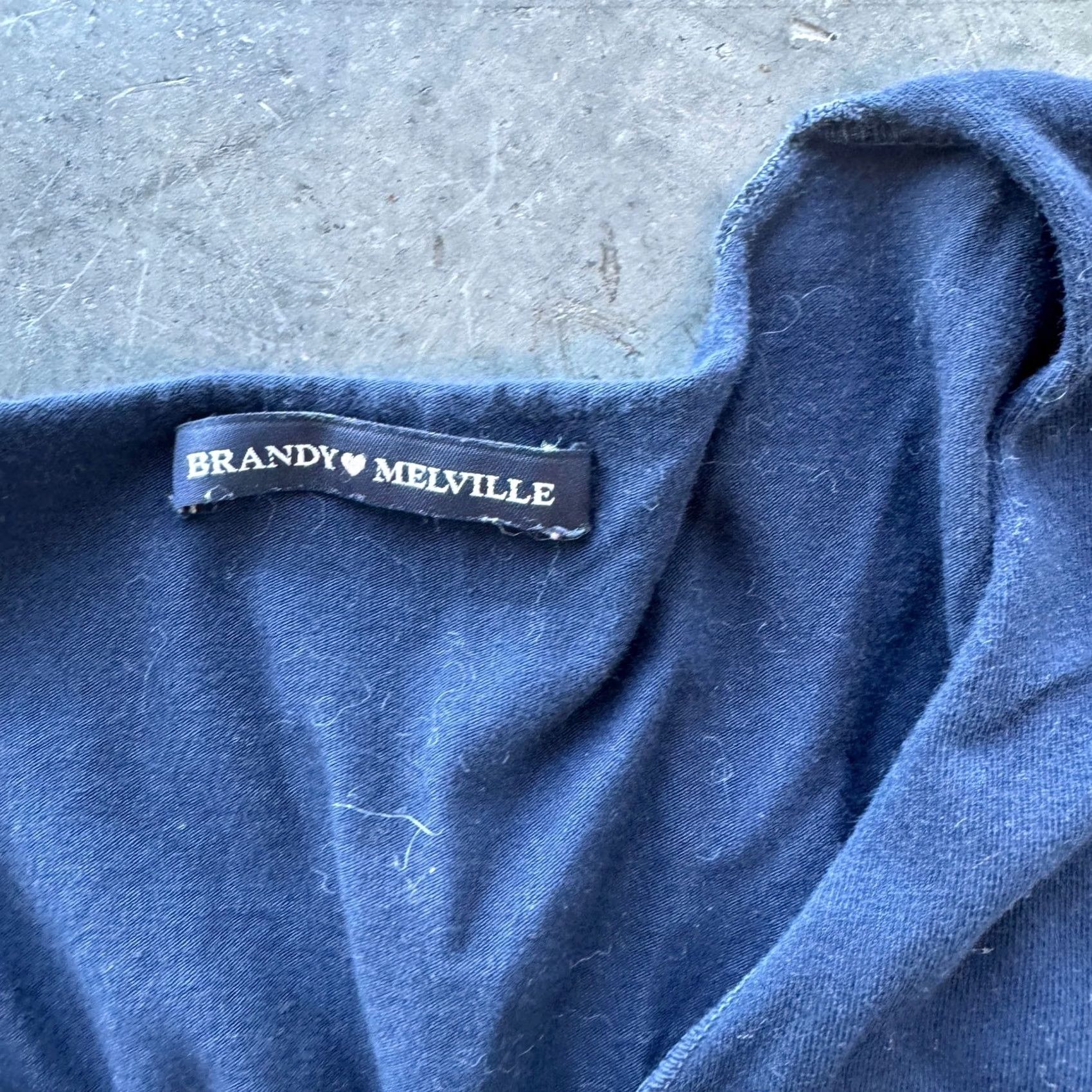 Vintage VINTAGE Brandy Melville Navy Scrunch Longsleeve Top Essentials Basic Top OS Women S Blue Shirt Womens Size S / US 4 / IT 40 - 3 Thumbnail