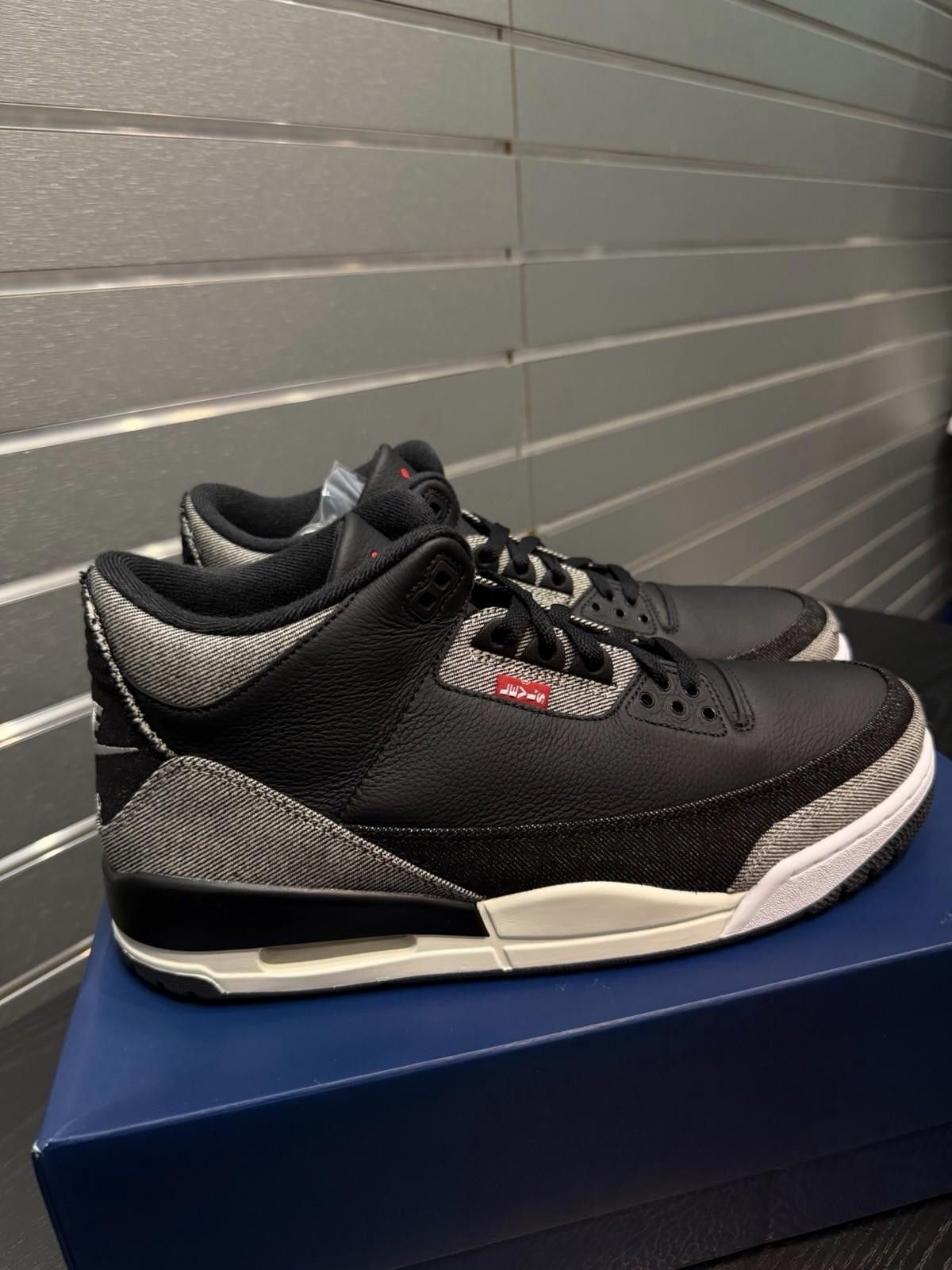 Jordan Brand Nike Air Jordan 3 Retro Levi’s Black IR0914-400 Men’s (12) Size US 12 / EU 45 - 4 Thumbnail