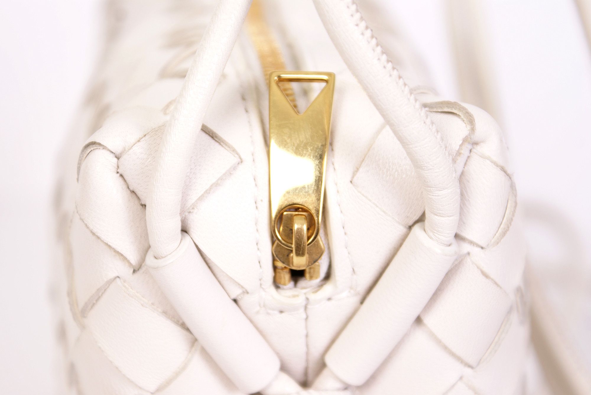 Bottega Veneta Bottega Veneta Leather Mini Loop Camera Shoulder Bag White Size ONE SIZE - 8 Thumbnail