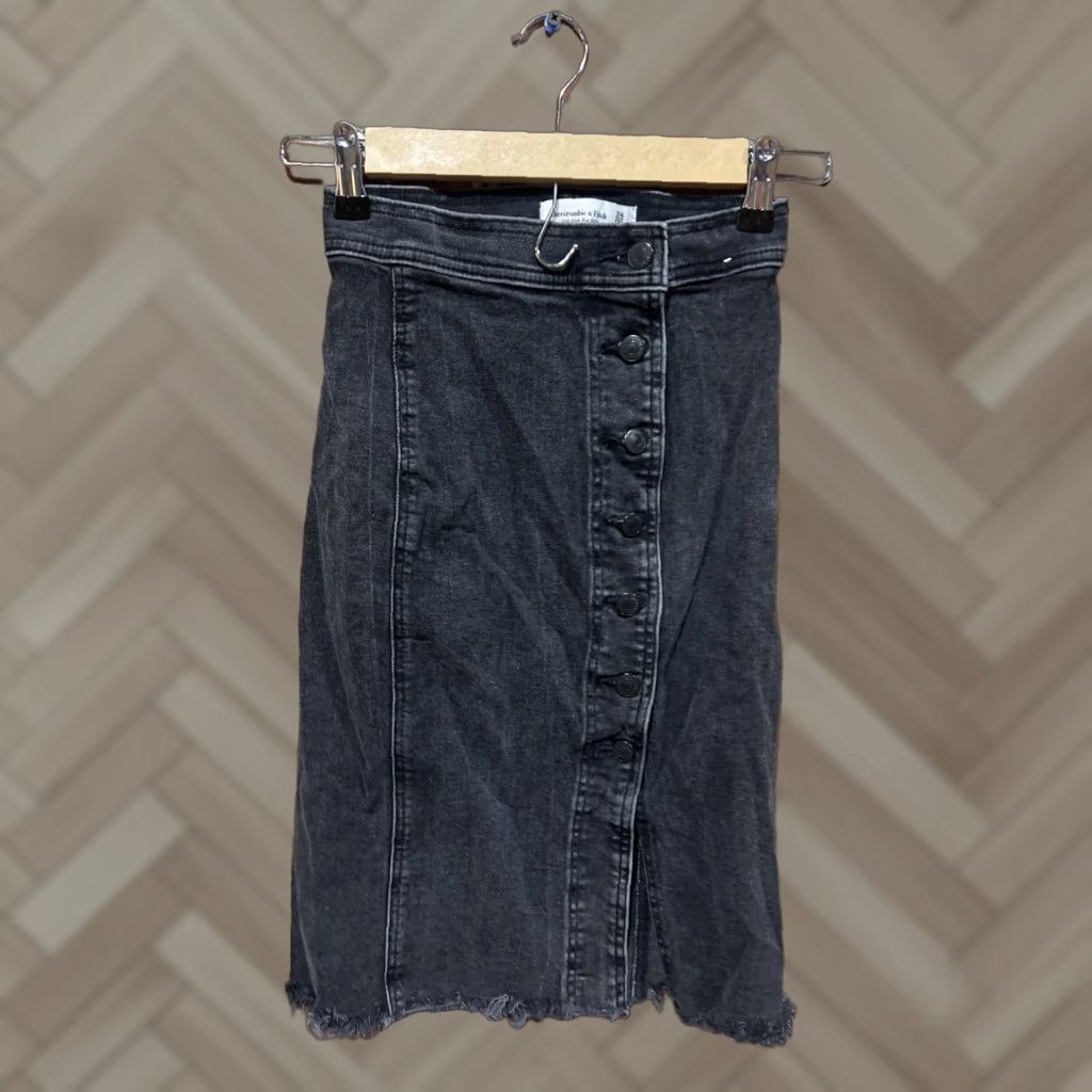 Abercrombie & Fitch VINTAGE Abercrombie Size 00 Ultra High Rise Black Denim Skirt Women Knee Length Straight Slit Stretch Button Closure Size 24" / US 00 / IT 34 - 1 Thumbnail