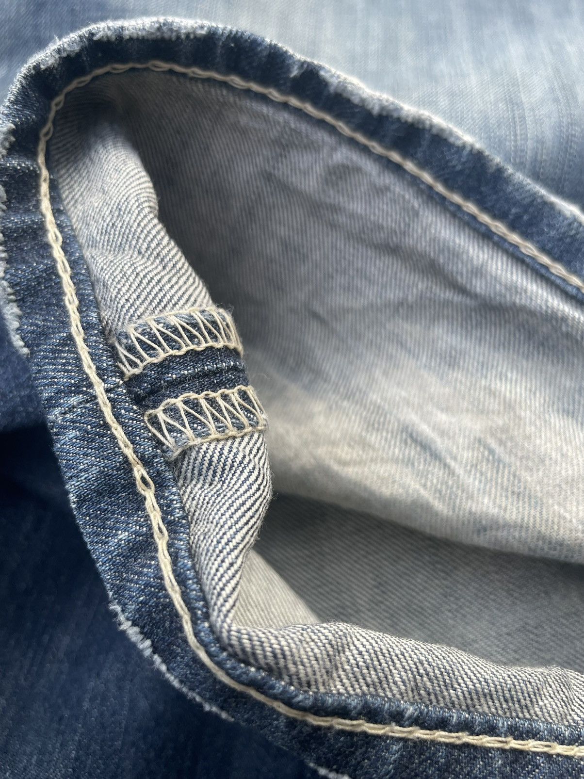 Levi's × Vintage Vintage 2008 Levis Lot 203 Faded & Distresed Size US 35 - 16 Thumbnail