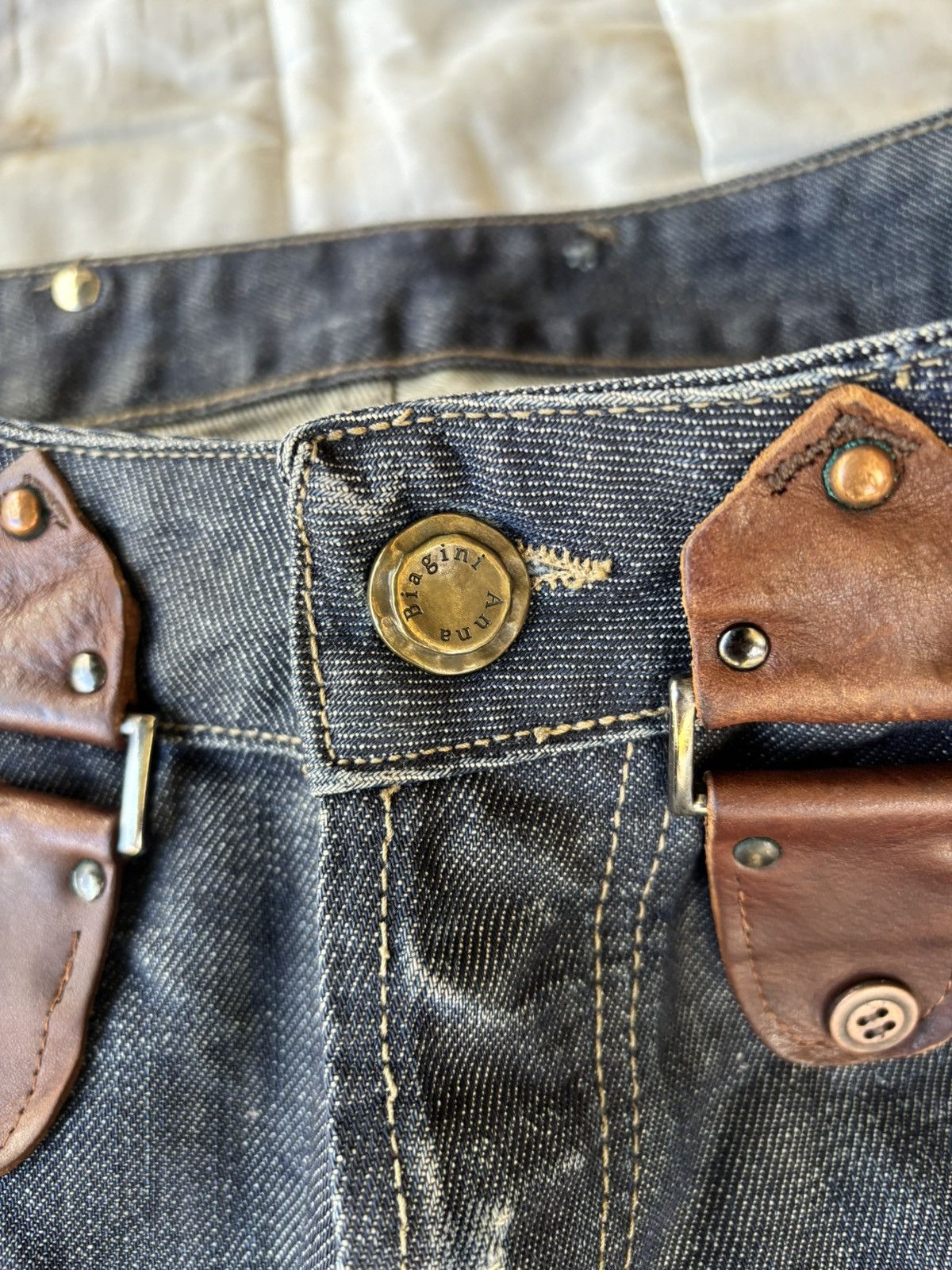 Japanese Brand Anna Biagini Leopard Pocket Studded Distressed Denim Jeans Size 30" / US 8 / IT 44 - 12 Thumbnail