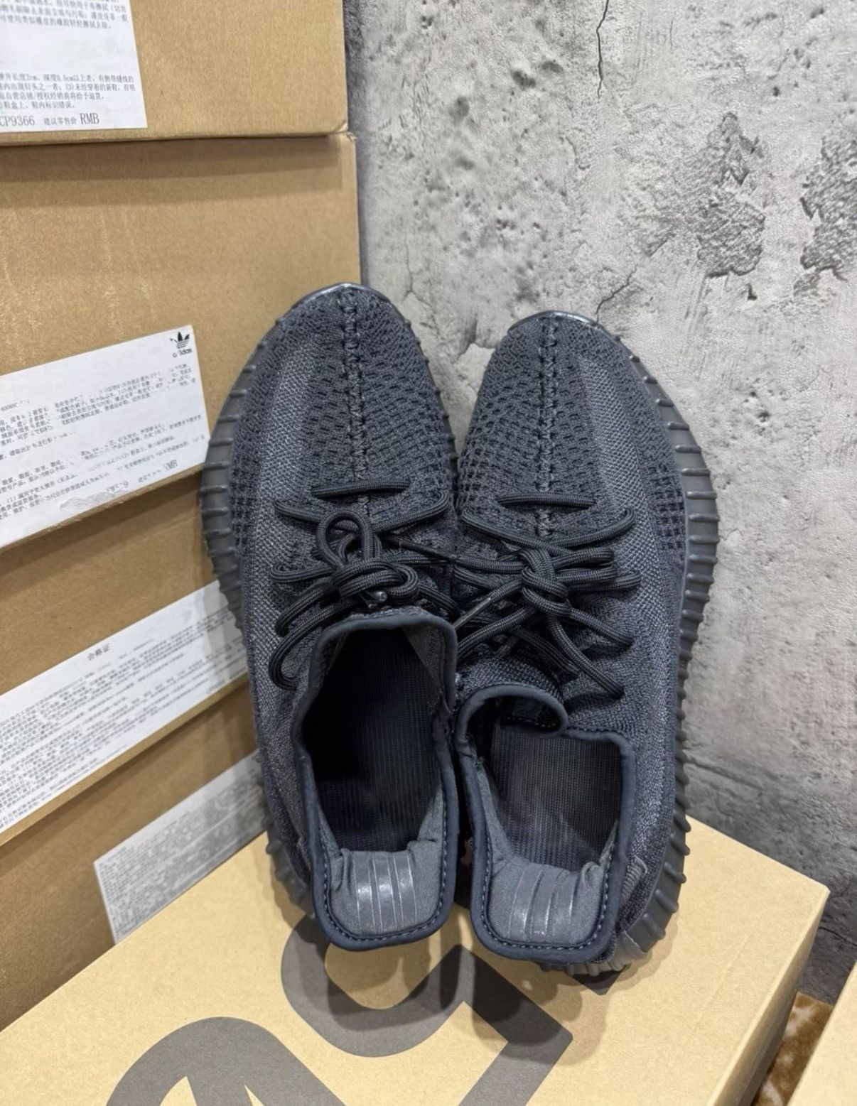 Adidas Adidas Yeezy 350 V2 Onyx HQ4540 K37 Size US 9 / EU 42 - 4 Thumbnail