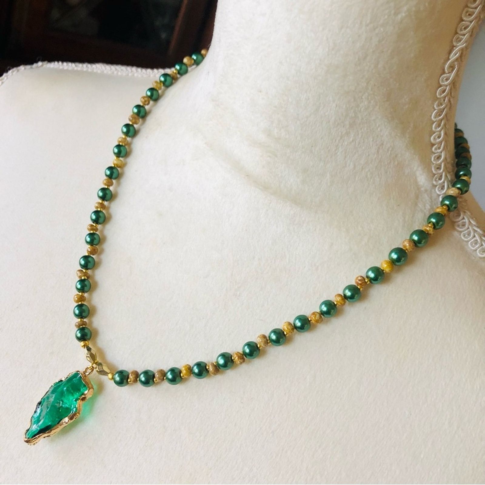 Handmade Handcrafted repurpose dyed glass arrowhead Pearl necklace Size ONE SIZE - 4 Thumbnail