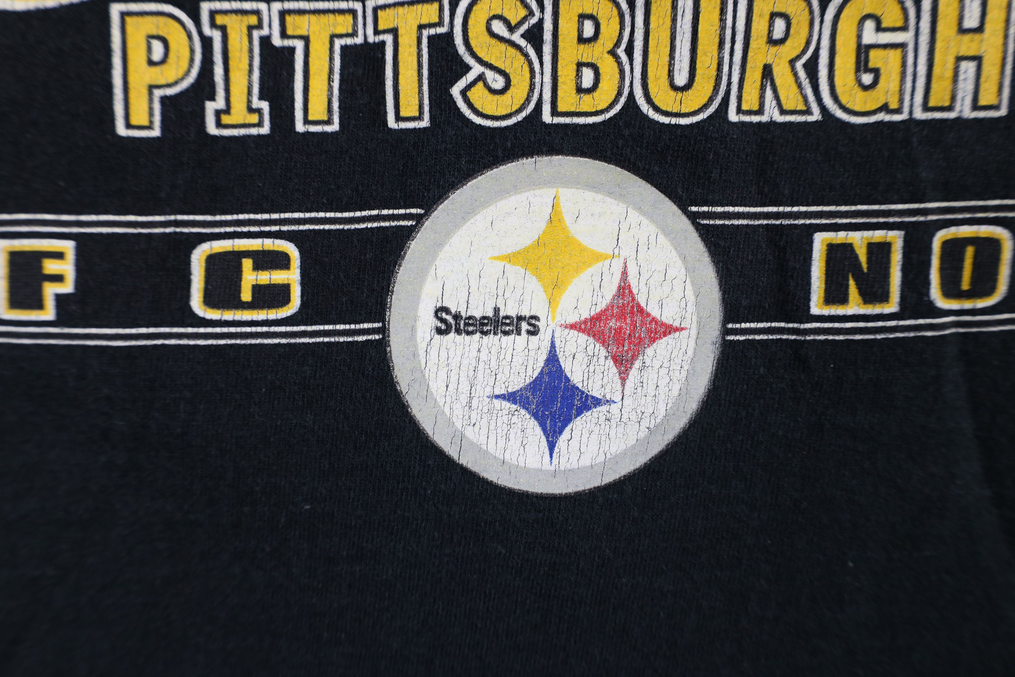 Vintage Vintage NFL Spell Out Pittsburgh Steelers Football T-Shirt Size US L / EU 52-54 / 3 - 6 Thumbnail
