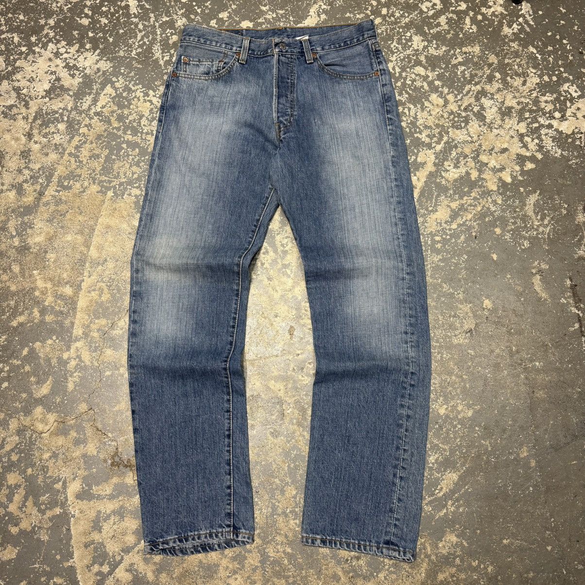 Levi's Vintage Levi’s 501 Button Fly Light Blue Denim Jeans Size US 33 - 7 Thumbnail