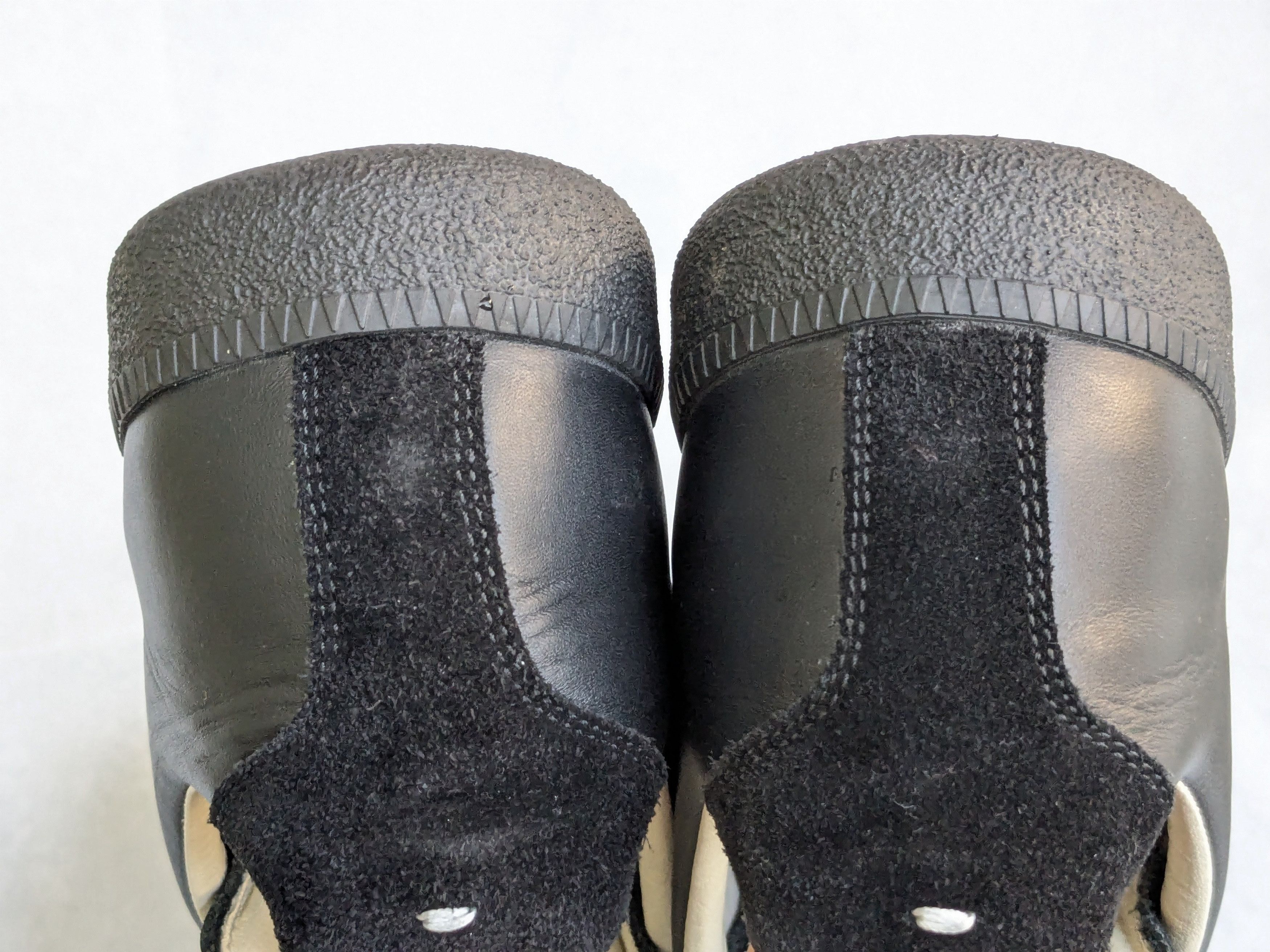 Maison Margiela Maison Margiela Replica GAT Black 11 44 Low Tops Size US 11 / EU 44 - 15 Thumbnail