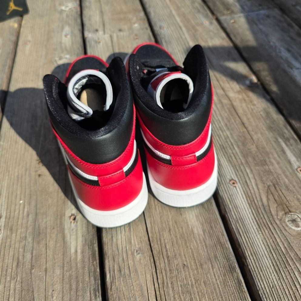 Jordan Brand × Nike Nike Air Jordan 1 Mid "Chicago Toe" Size US 10 / EU 43 - 5 Thumbnail