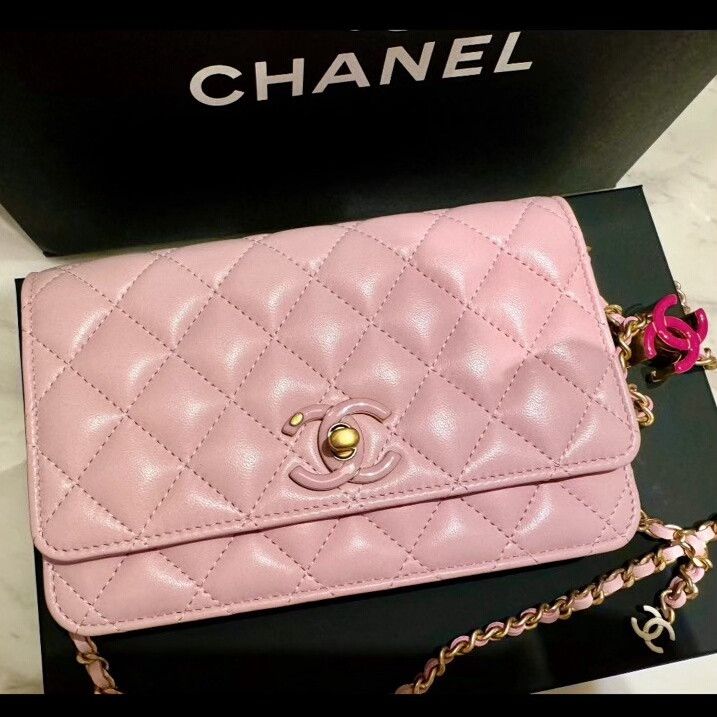 Chanel Pre-loved Bag Very good condition Size ONE SIZE - 1 Thumbnail
