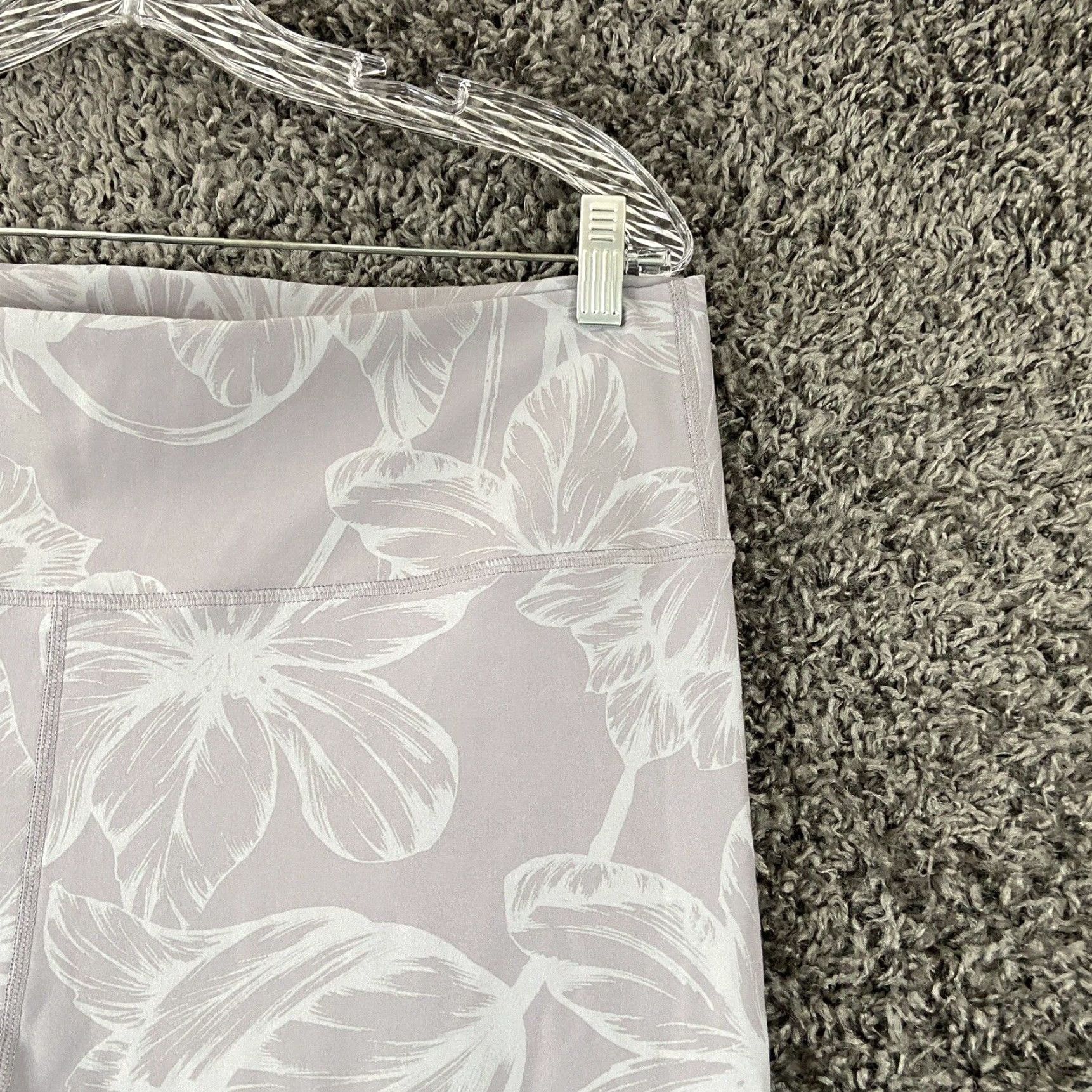 Vintage Women’s 2XL Activewear Yoga Pants Gray Floral Pattern Pants Womens 2XL Activewear Compression Yoga Floral Gray White Size 40" / US 18 - 3 Thumbnail
