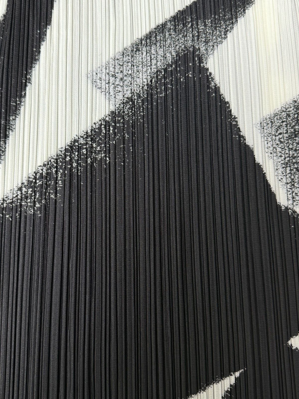 Pleats Please Issey Miyake Black and white ink - wash pleated midi skirt Size L / US 10 / IT 46 - 2 Thumbnail