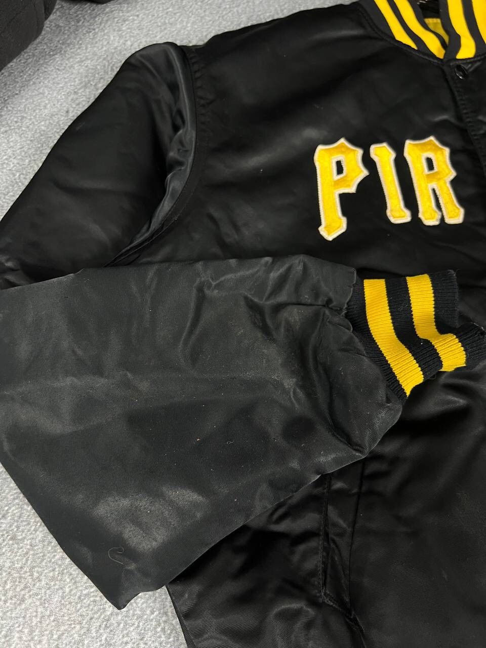 MLB Vintage Starter Pirates MLB Bomber Jacket Size US L / EU 52-54 / 3 - 6 Thumbnail