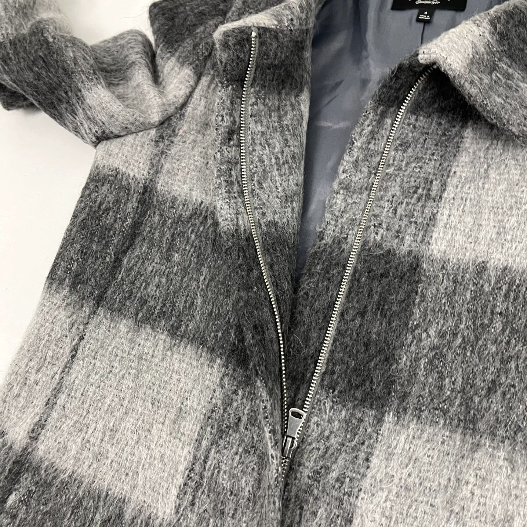Talbots **Talbots Women's Gray Wool Alpaca Blazer Jacket Size 4 Classic** User: **Talbots Women's Gray Wool Blazer Jacket Size 4 Classic** Size S / US 4 / IT 40 - 7 Thumbnail