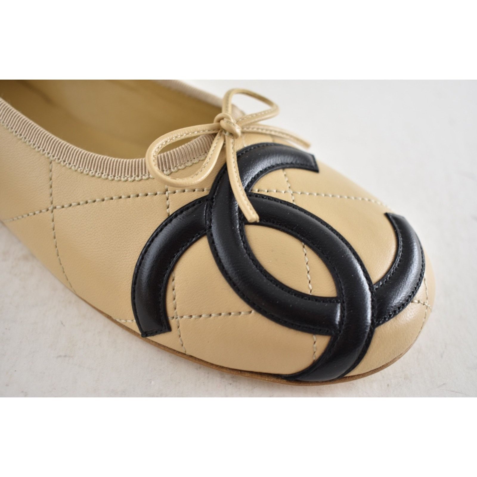 Chanel Chanel Coco Beach Cambon Beige Black CC XL Logo Flats 37 Size US 6 / IT 36 - 9 Thumbnail