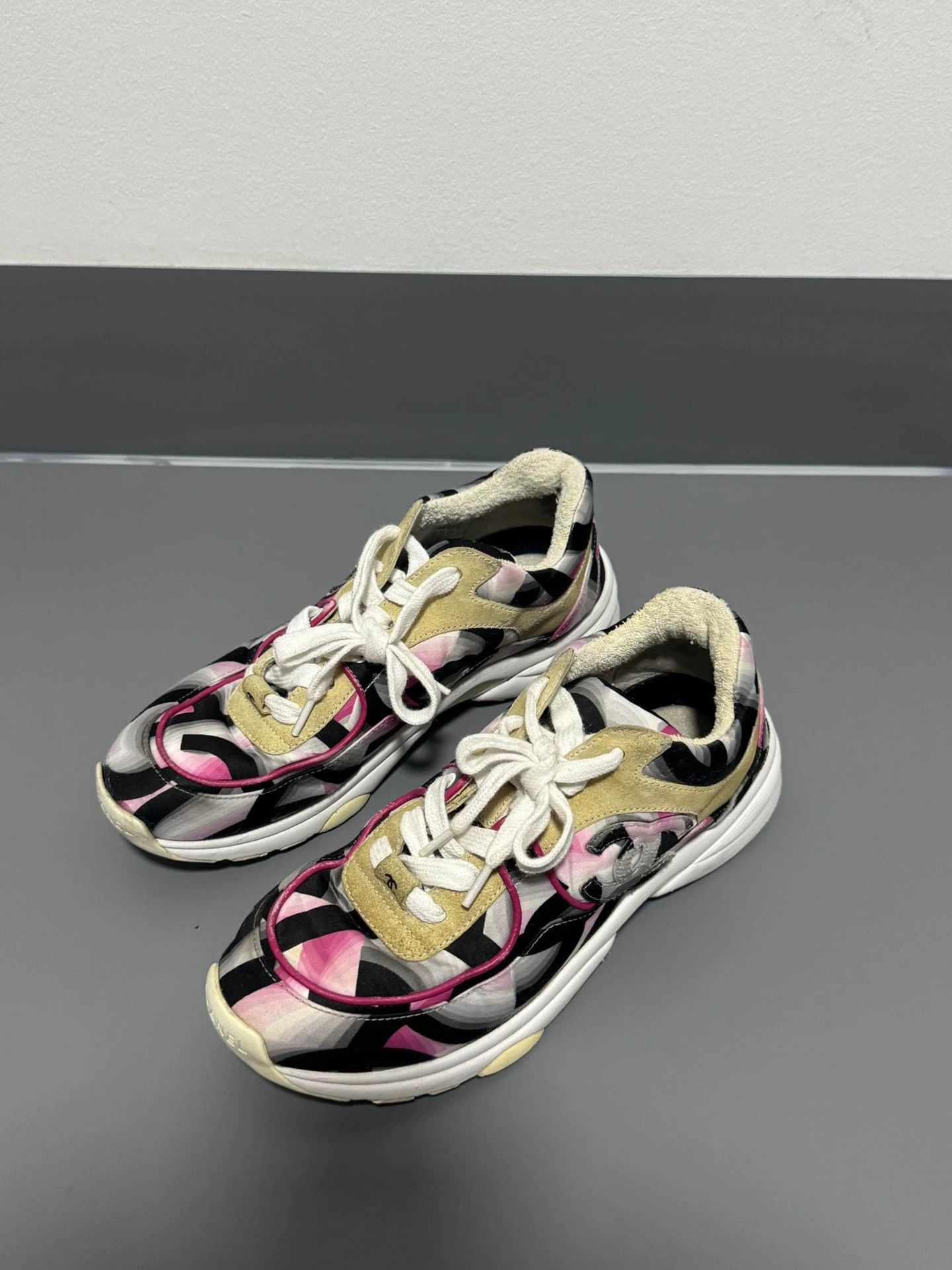 Chanel CHANEL Colorful Printed Leather Low-Top Sneakers Size US 7.5 / IT 37.5 - 5 Thumbnail