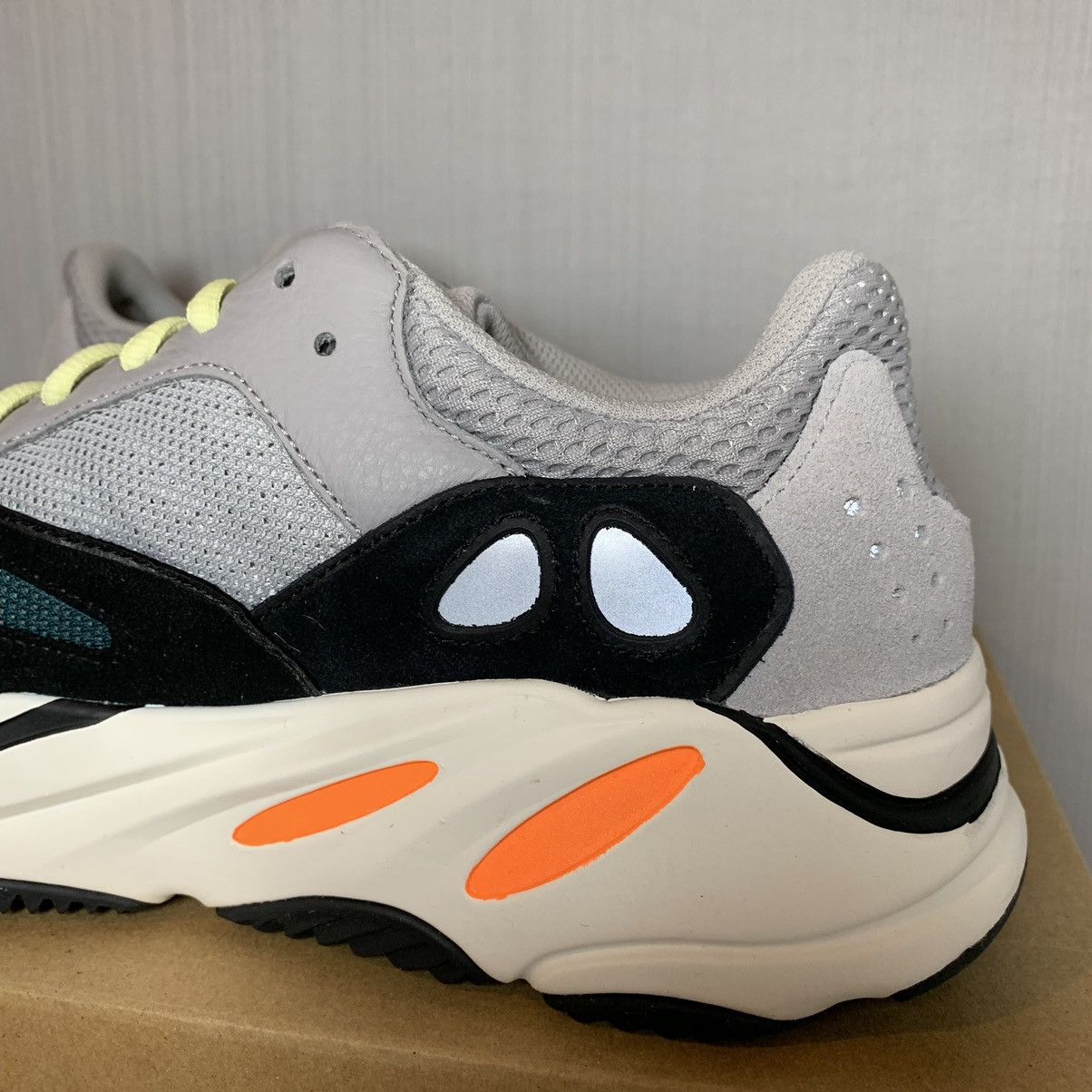Adidas Yeezy 700 Boost Wave Runner Size US 11 / EU 44 - 12 Thumbnail