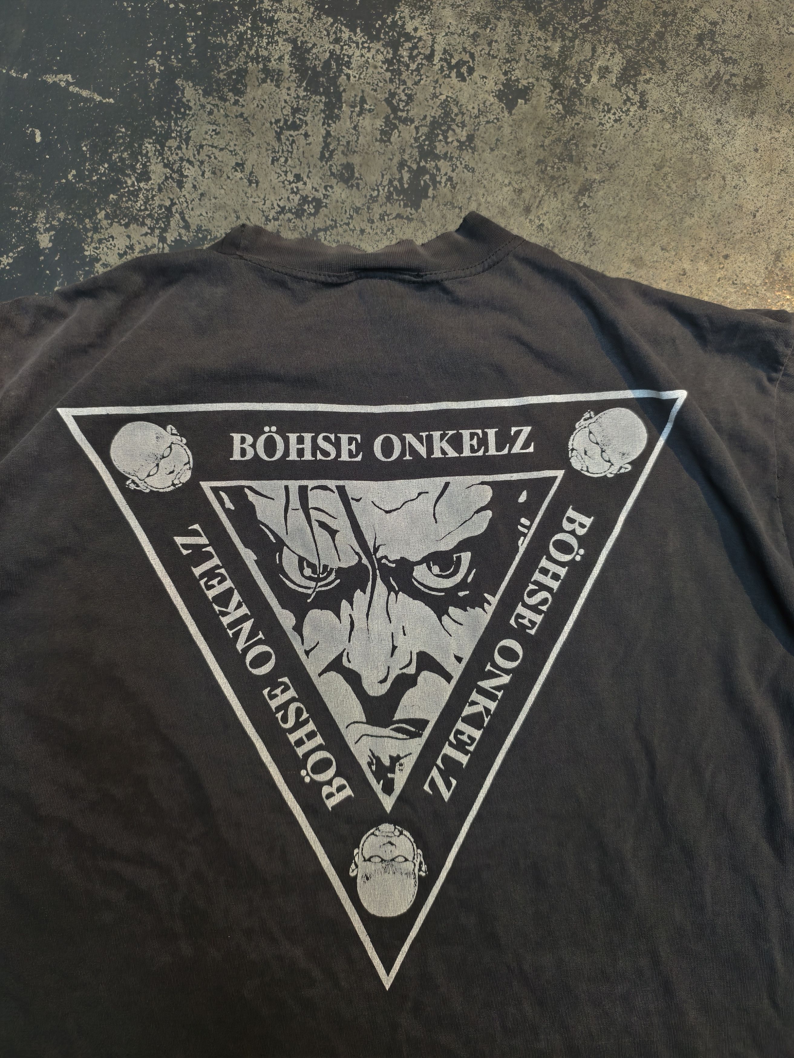 Band Tees Distressed Böhse Onkelz rock band Size US L / EU 52-54 / 3 - 4 Thumbnail